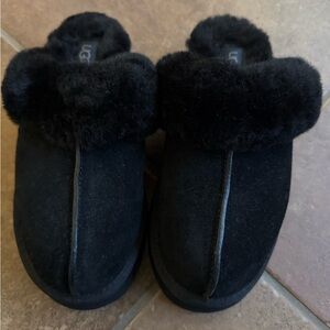 Brand NEW Ugg black slippers Size 7